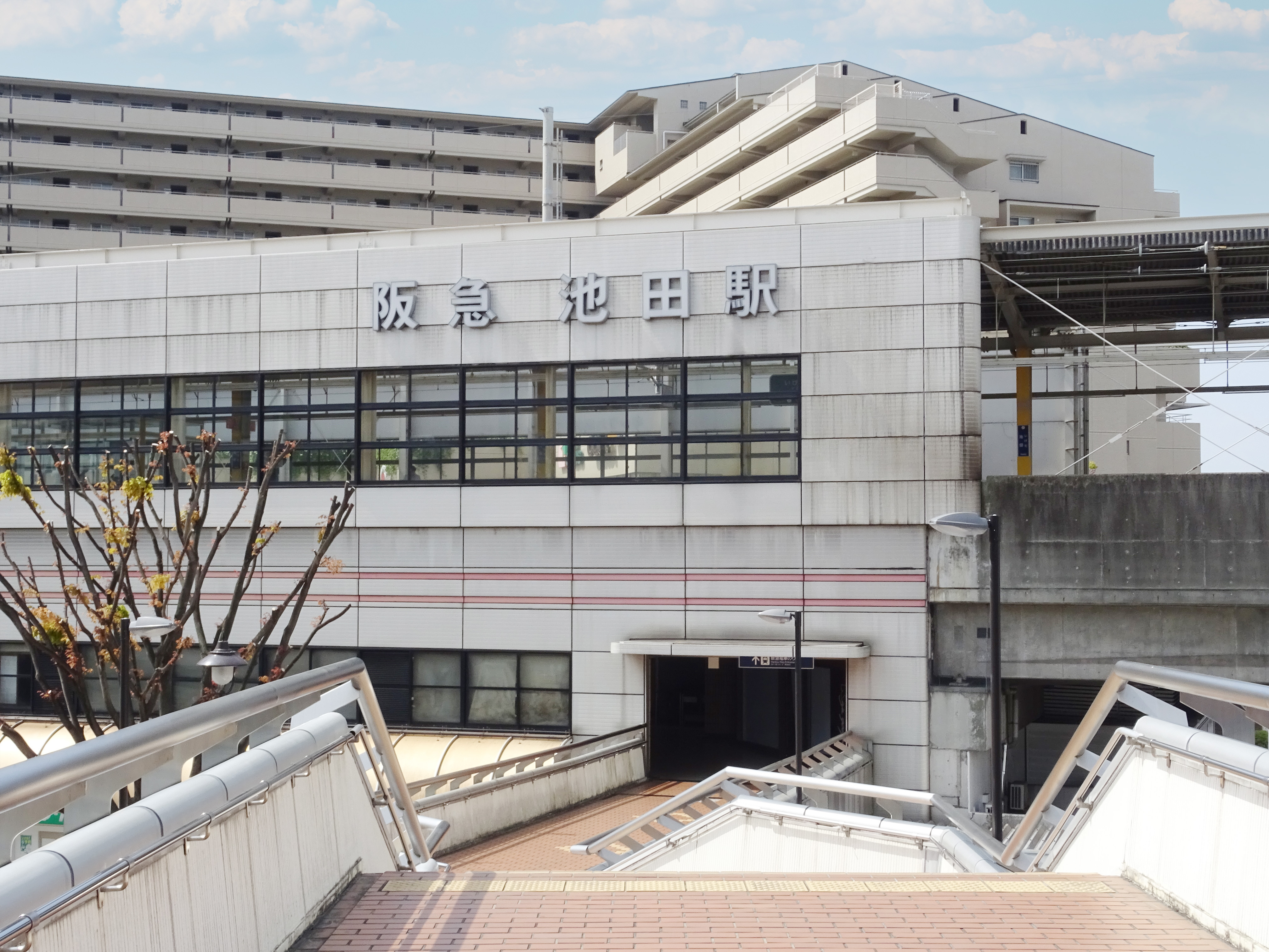 阪急 池田駅前